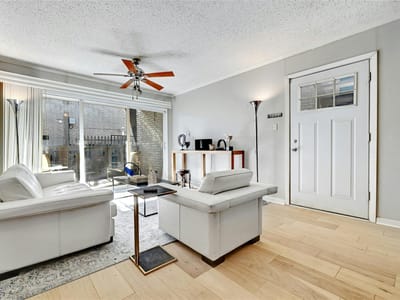 Property photo 2 at 1304 Summit ST Unit #101 - 2 bed 1 bath home