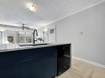 Property photo 5 at 1304 Summit ST Unit #101 - 2 bed 1 bath home
