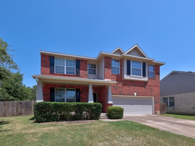 Living area at 1305 Horseshoe Ranch DR - 3 bed 2 bath home