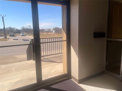 Living area at 1305 S Key Ave - L S C 2nd, Lampasas, TX