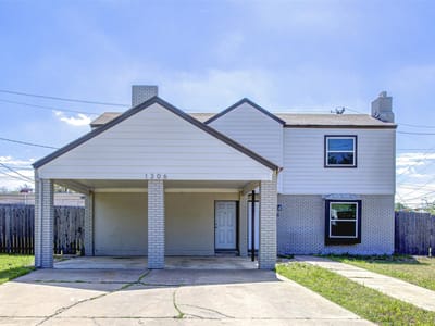 Property photo 2 at 1306 E Saint Johns Ave - Cameron Park Sec 02, Austin, TX
