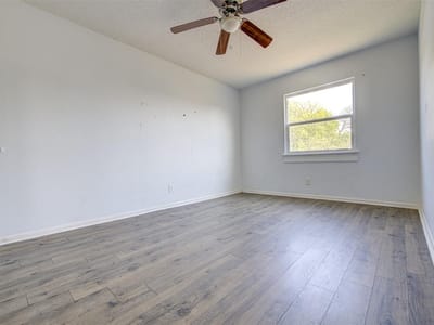 Property photo 5 at 1306 E Saint Johns Ave - Cameron Park Sec 02, Austin, TX