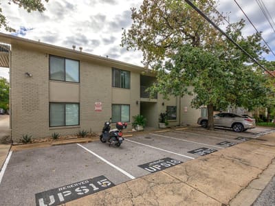 Living area at 1307 Norwalk Ln Unit #203 - 3 bed 2 bath home