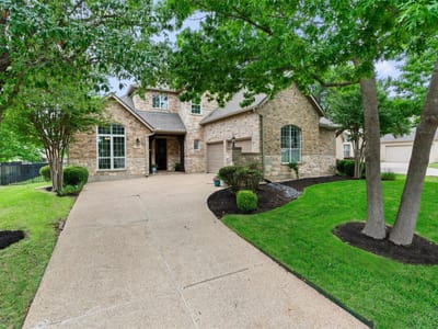 Living area at 1308 Hillridge DR - 5 bed 4 bath home