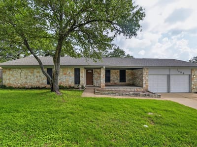 Living area at 1308 May DR - 3 bed 2 bath home