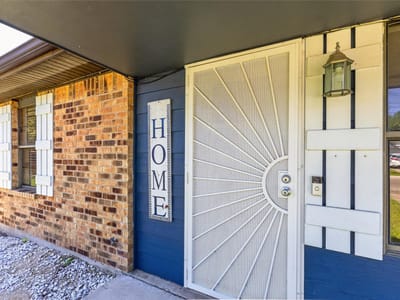 Living area at 1308 Pendergrass ST - 4 bed 1 bath home