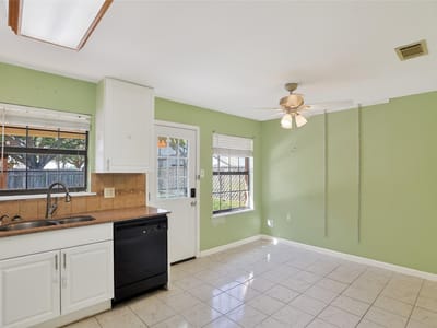 Bathroom at 1308 Pendergrass ST - 4 bed 1 bath home