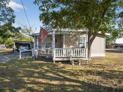Living area at 1309 Blackjack St - 3 bed 1 bath home