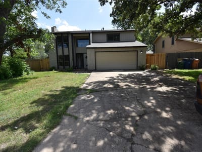 Living area at 1309 July DR - 3 bed 2 bath home