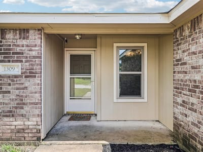 Primary bedroom at 1309 Marlee Cir - 4 bed 2 bath home