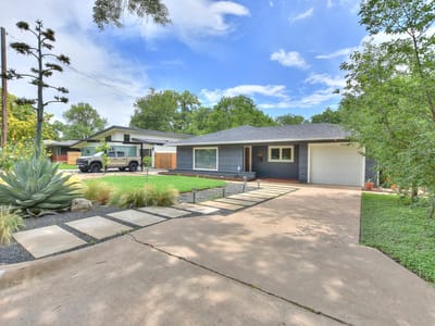 Living area at 1309 Ridgemont DR - 3 bed 2 bath home