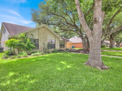 Primary bedroom at 1309 Willow Brook TRL - 4 bed 2 bath home