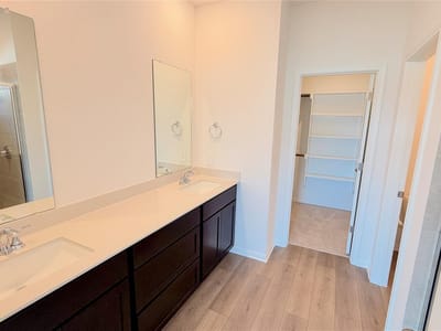Photo 4 of 17 at 131 Coopers Hawk CRST - 5 bed 3 bath home