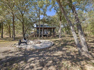 Living area at 131 Moccasin Bend Dr - 2 bed 1 bath home