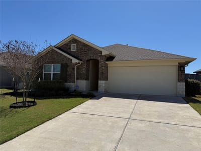 Living area at 131 Patrick Herndon DR - 3 bed 2 bath home