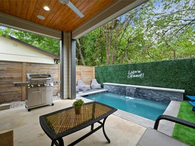 Bathroom at 1310 Comal St - 6 bed 3 bath home