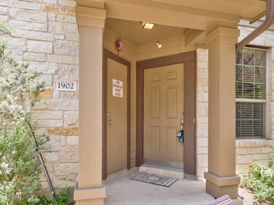 Living area at 1310 Parmer LN Unit #1902 - 2 bed 2 bath home