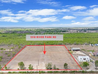 Primary bedroom at 1310 River Park Rd - Maranatha Acres, Luling, TX