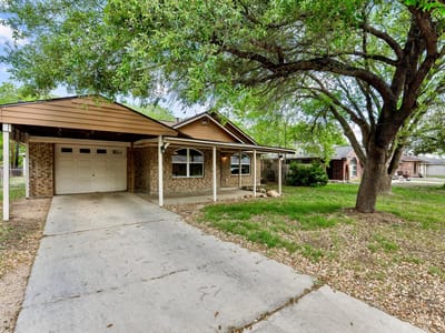 Living area at 1311 Monte Vista Dr - 3 bed 1 bath home