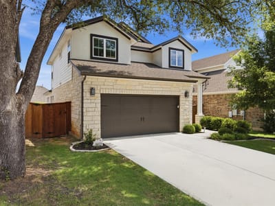 Living area at 1312 Salt Lick DR - 3 bed 2 bath home