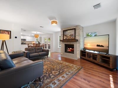 Living area at 1314 Chalk LN - 3 bed 2 bath home