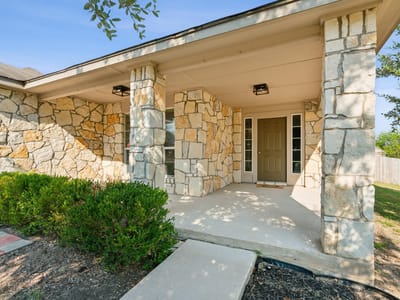 Living area at 1315  Four Seasons Farm Dr - 3 bed 2 bath home