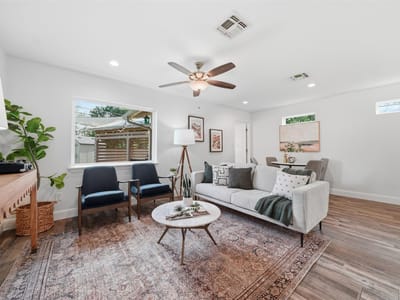 Living area at 1317 Corona DR - 3 bed 2 bath home