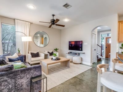 Living area at 1318 Newning Ave Unit #C - 2 bed 2 bath home