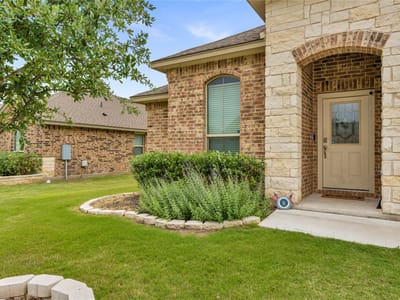 Property photo 2 at 132 Cinnamon LOOP - 5 bed 2 bath home