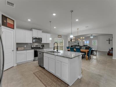 Property photo 4 at 132 Cinnamon LOOP - 5 bed 2 bath home