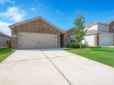 Living area at 132 Maywood LN - 3 bed 2 bath home