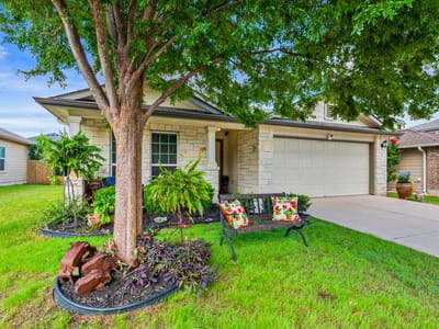 Living area at 132 Moulins LN - 3 bed 2 bath home