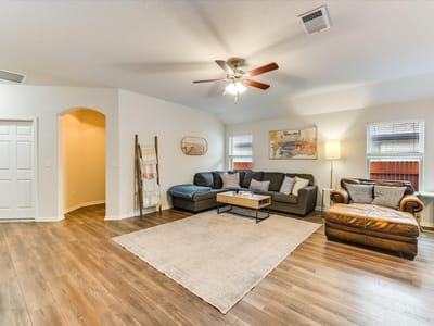 Photo 3 of 17 at 132 Walkup LN - 4 bed 2 bath home