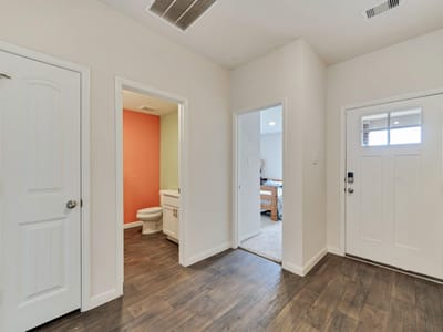 Property photo 4 at 1321 Camden LN - 4 bed 2 bath home
