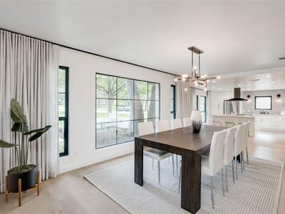 Living area at 1321 Wilderness DR - 5 bed 3 bath home