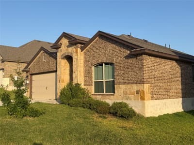 Living area at 1329 Spicewood DR - 3 bed 2 bath home