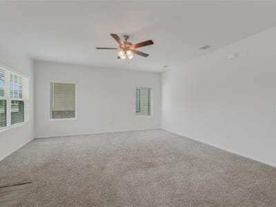 Living area at 133 Everglades DR - 3 bed 2 bath home