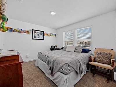 Living area at 133 Hammond Ct - 4 bed 2 bath home