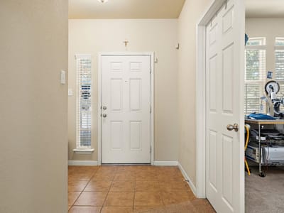 Property photo 3 at 133 Lavaca LOOP - 4 bed 2 bath home
