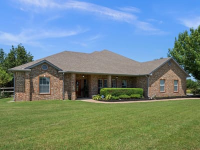 Property photo 2 at 133 Sentry PT - 3 bed 2 bath home