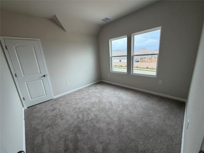 Living area at 133 Silverleaf SPUR - 4 bed 2 bath home
