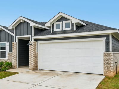 Living area at 133 Southridge Trl - 4 bed 2 bath home