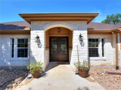 Living area at 133 Tuscany Way - 4 bed 3 bath home