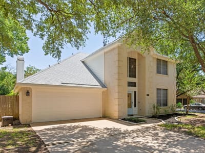 Living area at 13301 Slow Poke DR - 4 bed 2 bath home