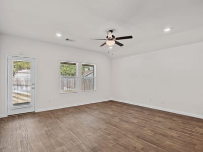 Property photo 3 at 1331 Camden LN - 4 bed 2 bath home