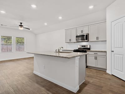 Property photo 4 at 1331 Camden LN - 4 bed 2 bath home