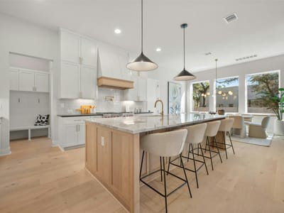 Living area at 1339 Allen RD - 5 bed 5 bath home