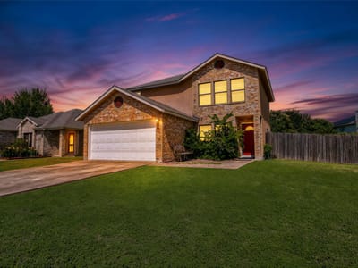 Living area at 1347 Lakeside LOOP - 3 bed 2 bath home