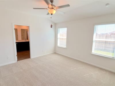 Photo 3 of 6 at 135 Coopers Hawk CRST - 3 bed 2 bath home