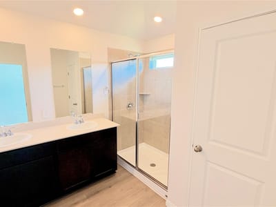Photo 4 of 6 at 135 Coopers Hawk CRST - 3 bed 2 bath home
